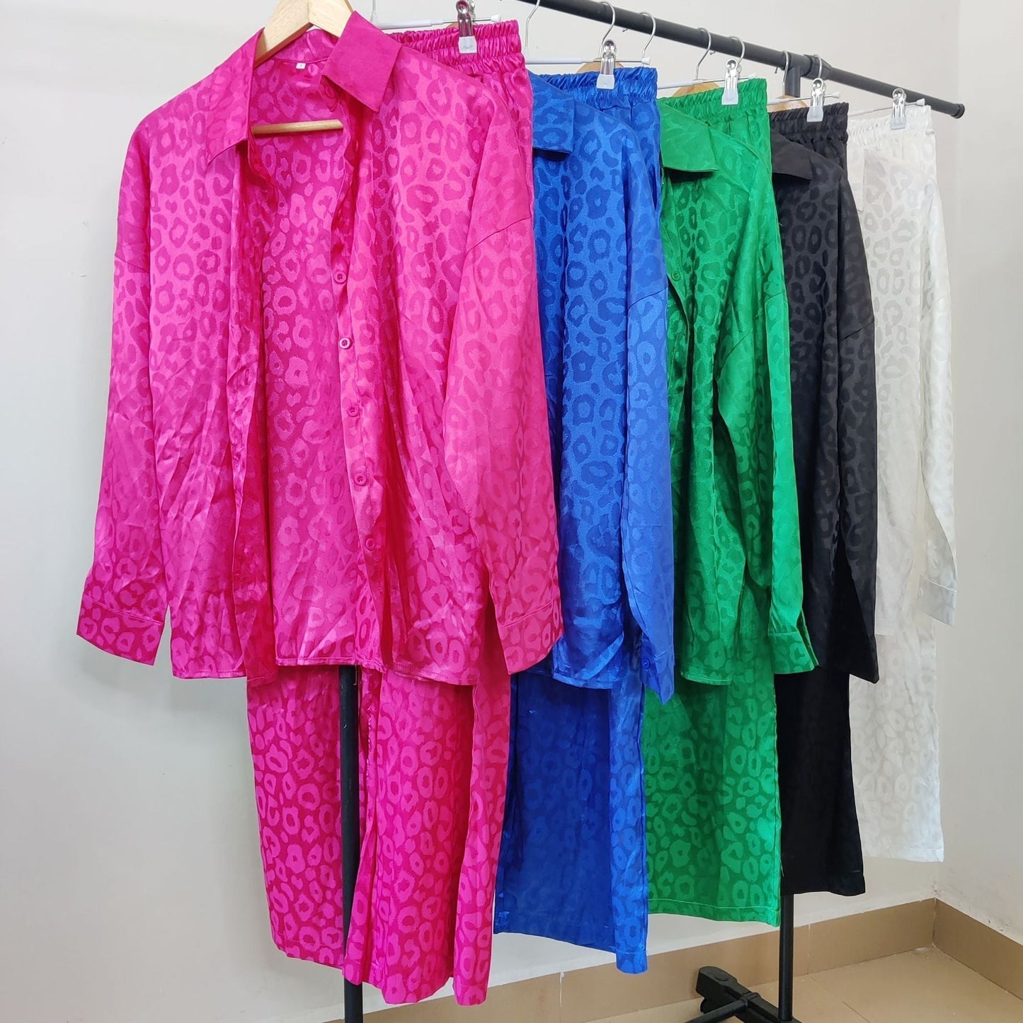 Clara® | Leopard print satin shirt and pants set
