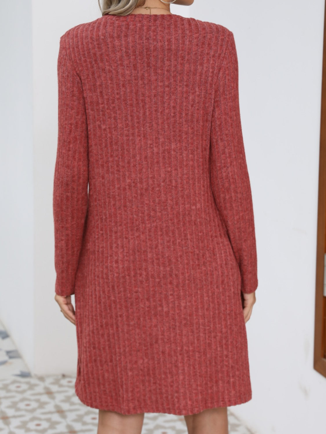 Ambar® | Long-sleeved dress with decorative button and round neckline