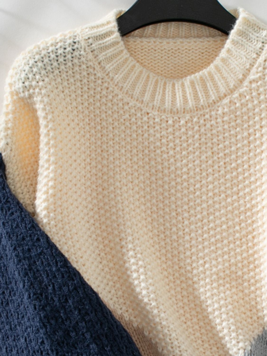 Diana® | Color block sweater with a crew neck and dropped shoulders