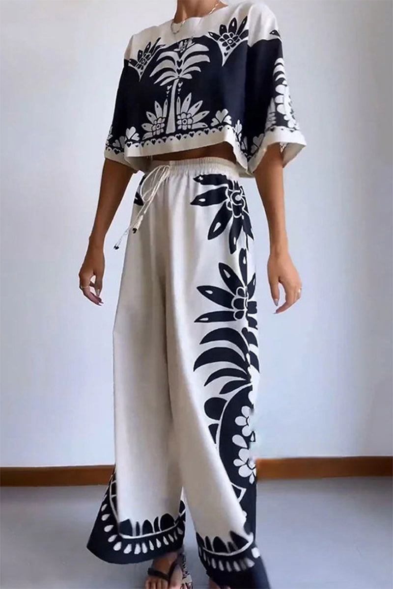 Cleo® | Casual two-piece, short-sleeved two-piece suit with floral frenulum and O-neck