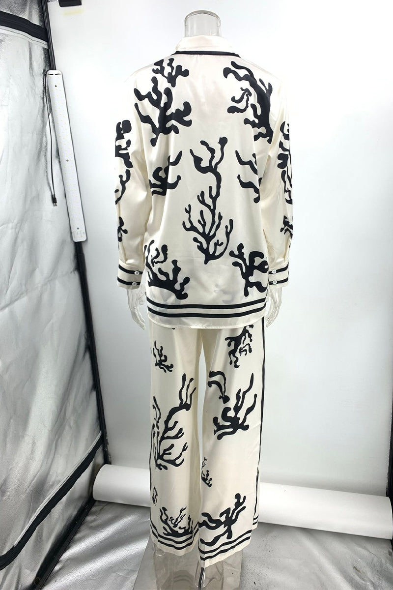 Anne® | Casual holiday two-piece suit with a geometric print, turn-down collar and long sleeves