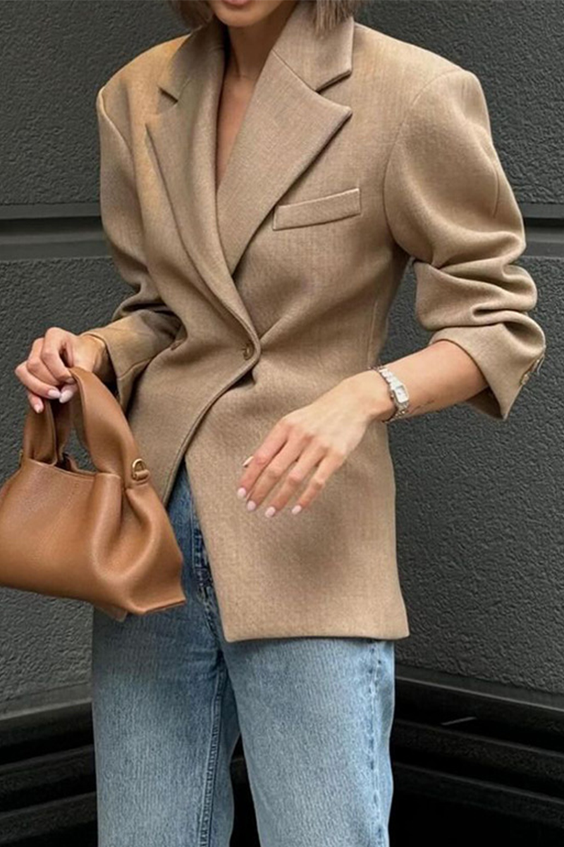 Antonia® | Casual everyday outerwear with solid color buttons and reversible collar