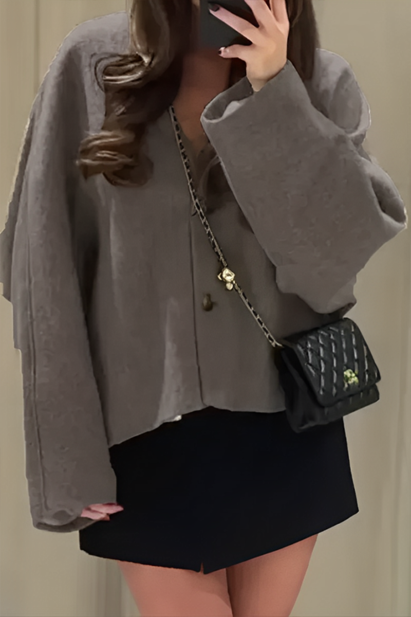 Dafne® | Casual everyday outerwear with solid color buttons and chunky V-neck