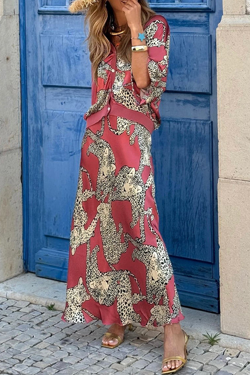 Carla® | Casual animal print button-up two-piece suit with V-neck and half sleeves