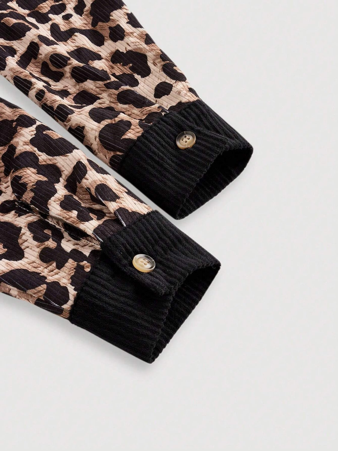 Elizabeth® | Buttoned shirt blouse with leopard collar and collar