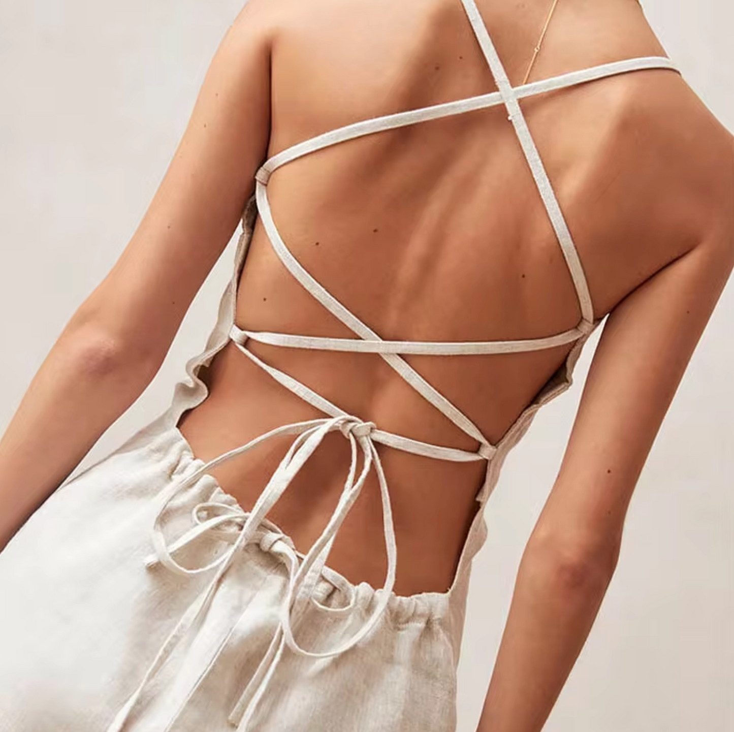 Amelia® | Short dress in linen and cotton with a crossed back