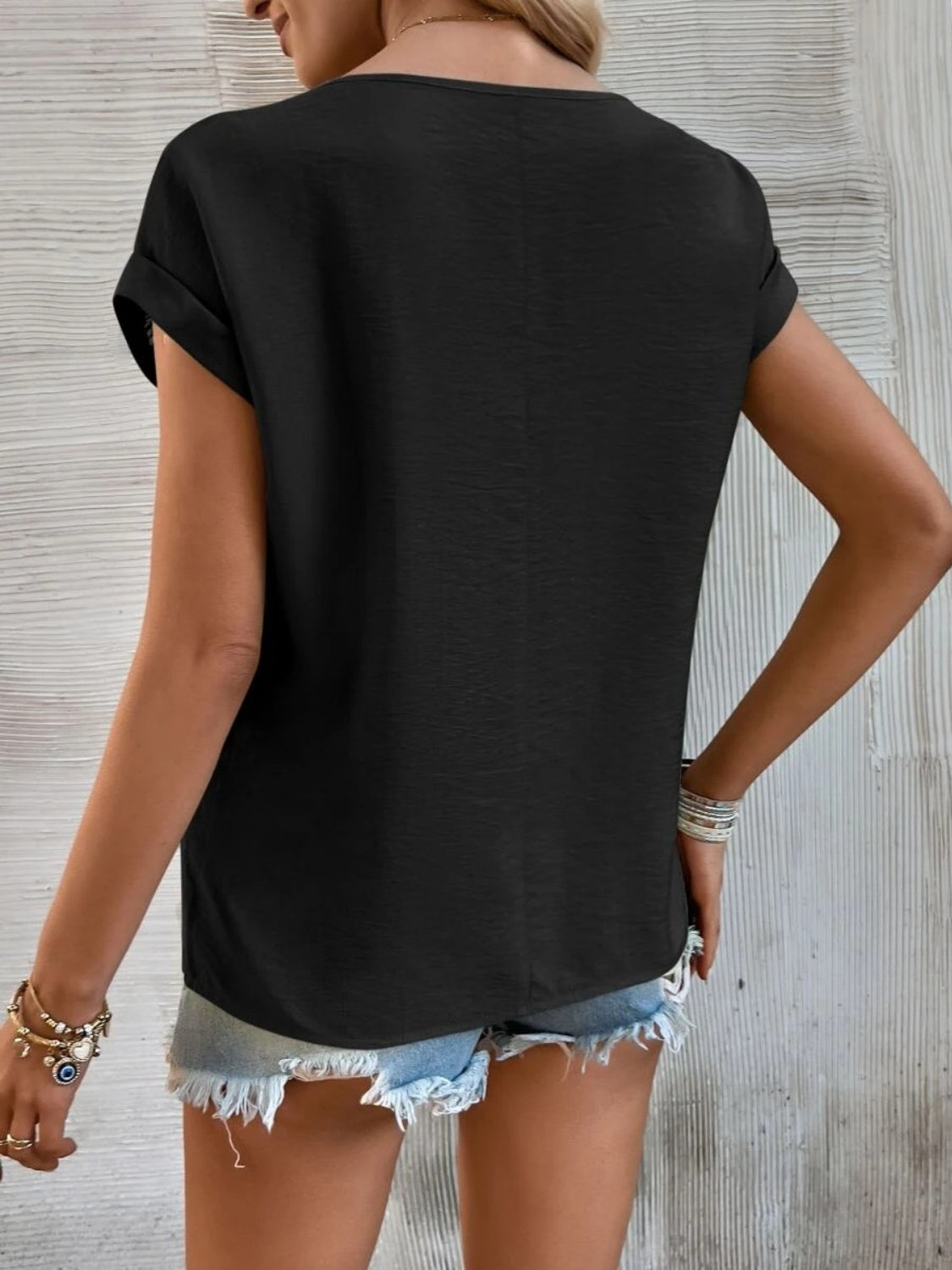 Ambar® | Short-sleeved top with a crew neck and cutout