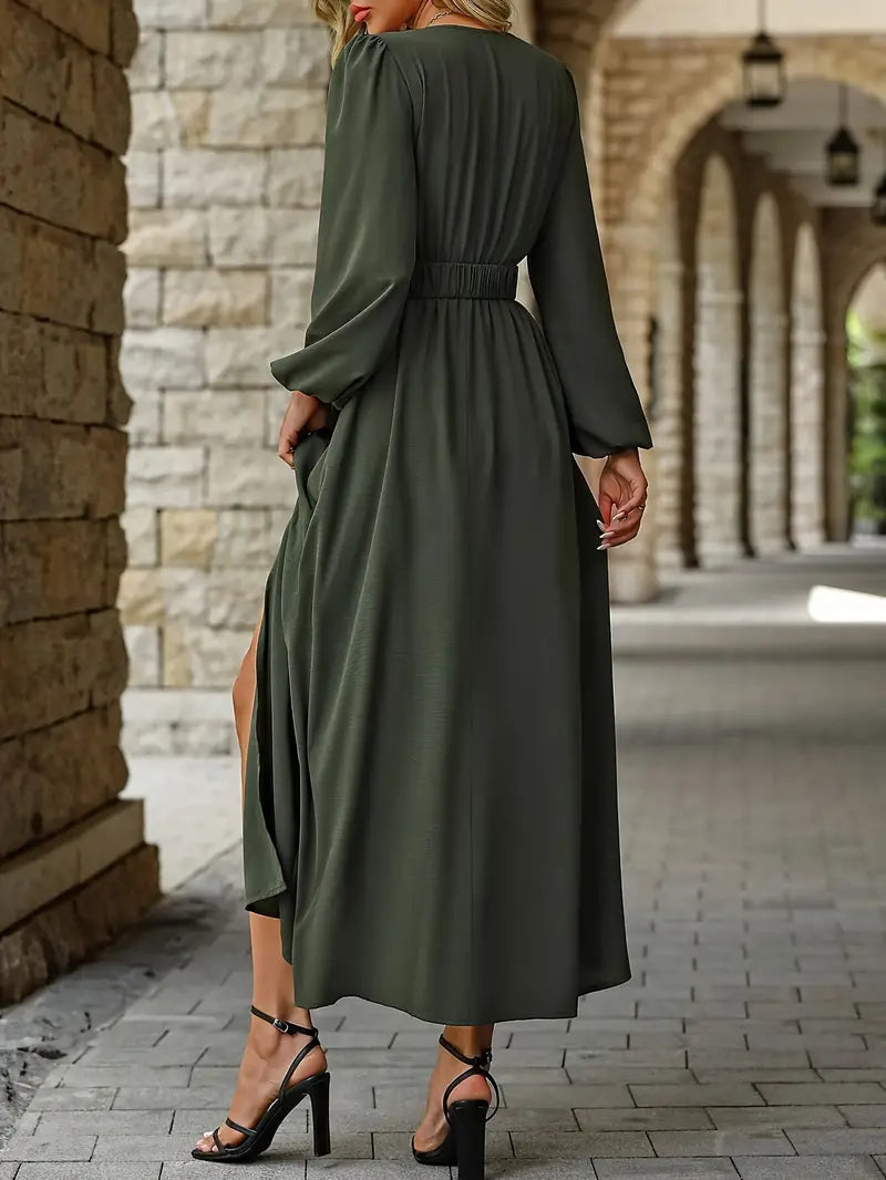 Beatriz® | Elegant dress with a V-neck and long sleeves