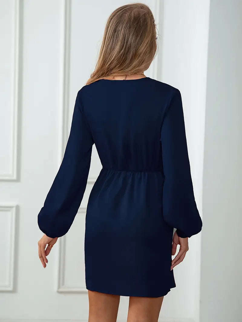Delia® | Elegant dress with a V-neck and long sleeves