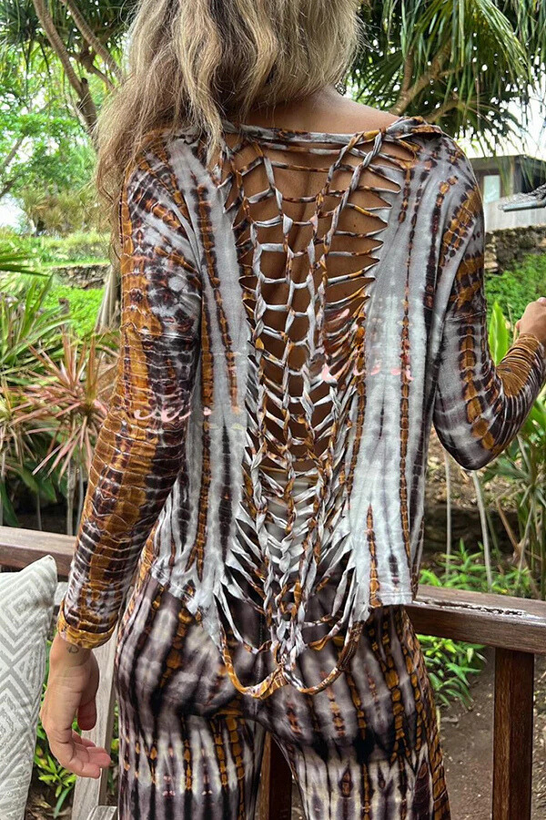 Amalia® | Loose stretch top with tie-dye print on the back and cross necklines
