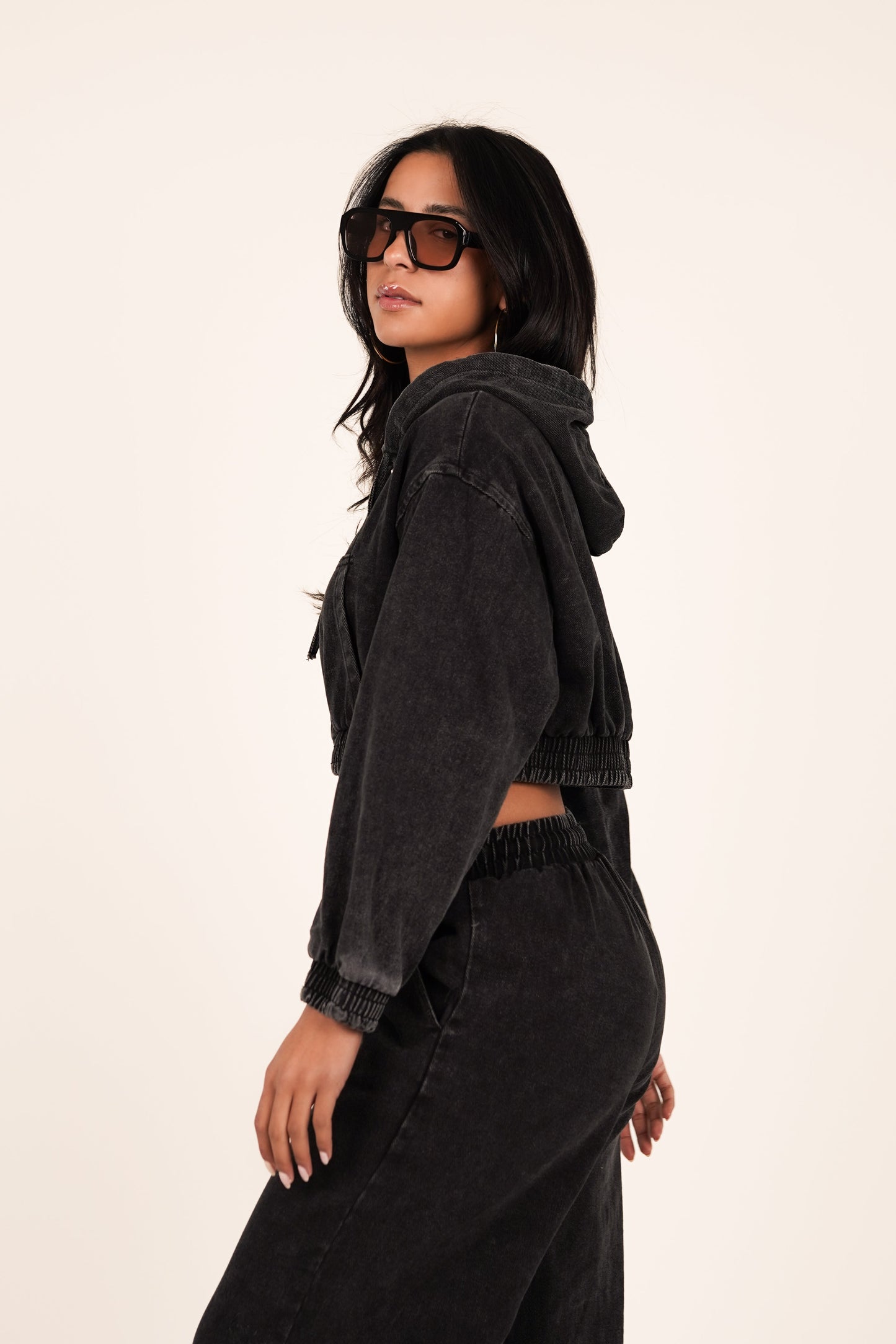 Carolina® | Cropped denim jacket black