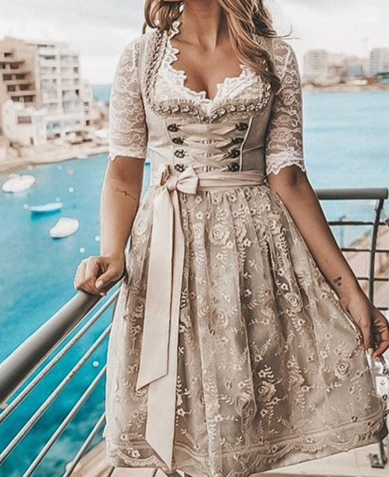 Alma® | Traditional costume for women with apron and blouse