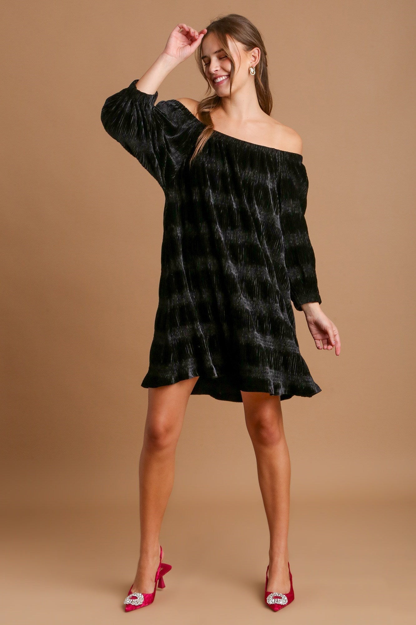 Clarisa® | Off-the-shoulder velvet mini dress with balloon sleeves