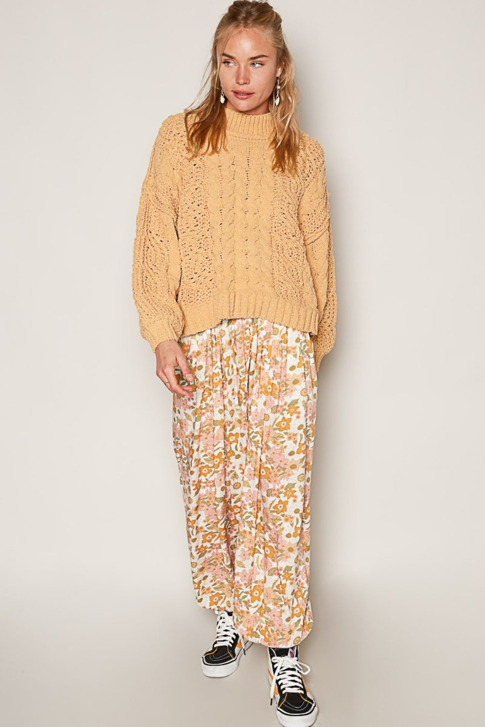 Carolina® | Sweater with stand-up collar and cable knit