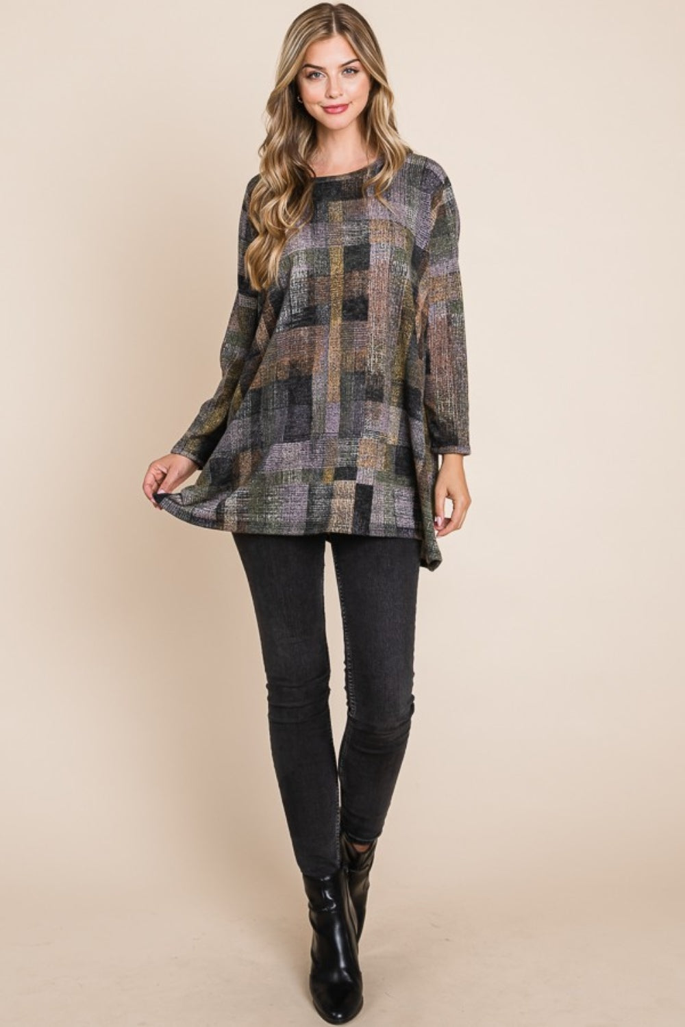 Brigitte® | Checked, long-sleeved top with a crew neck