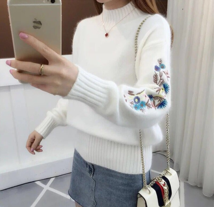 Cintia® | Sweater with floral embroidery