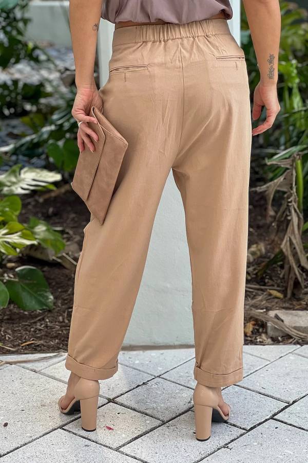Carolina® | Taupe unbalanced cropped trousers with buttons