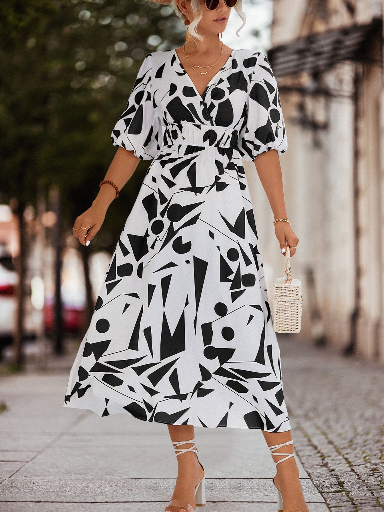 Cinthia® | Dress with geometric print and V-neck