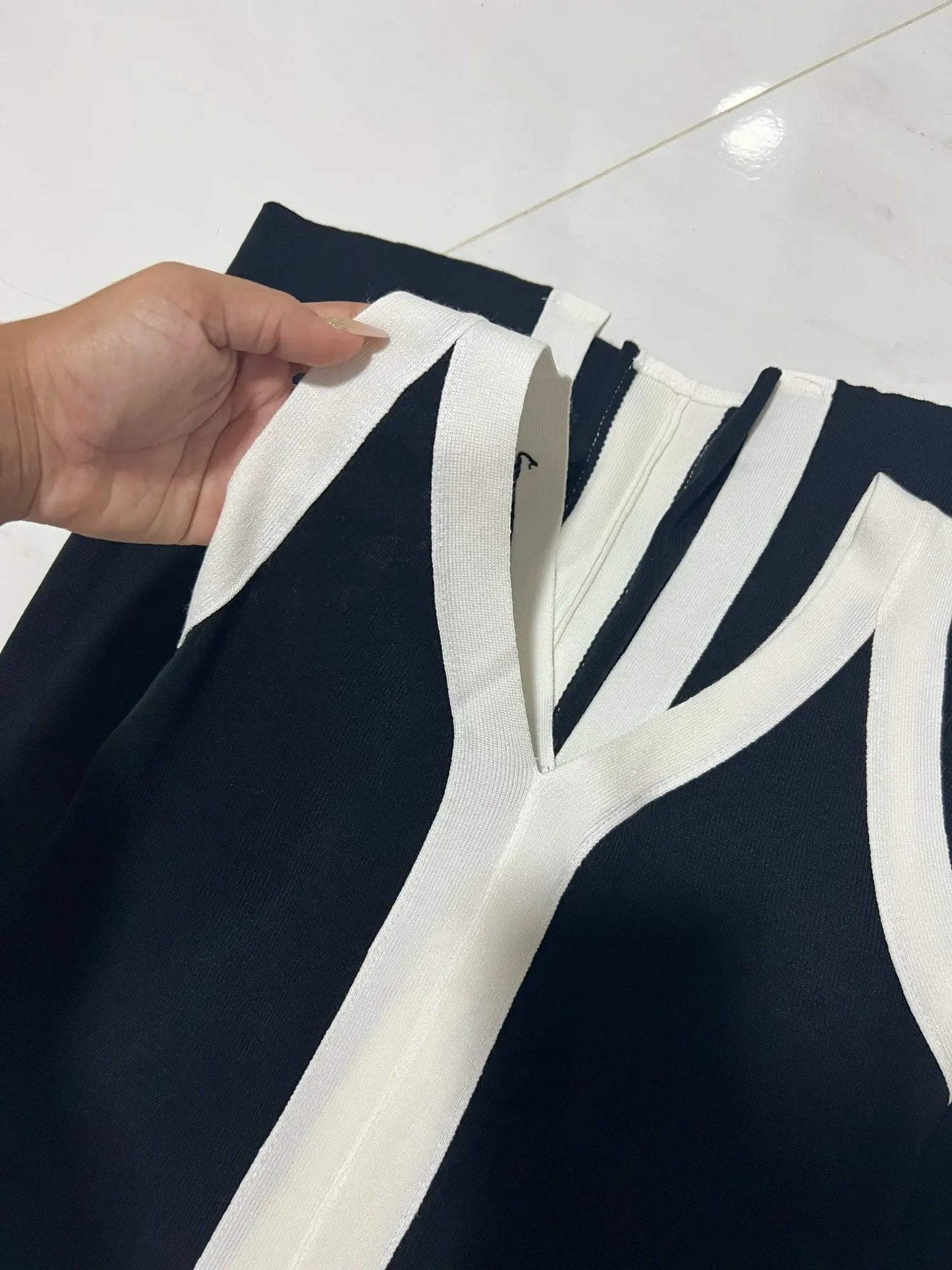 Adriana® | V-neck dress