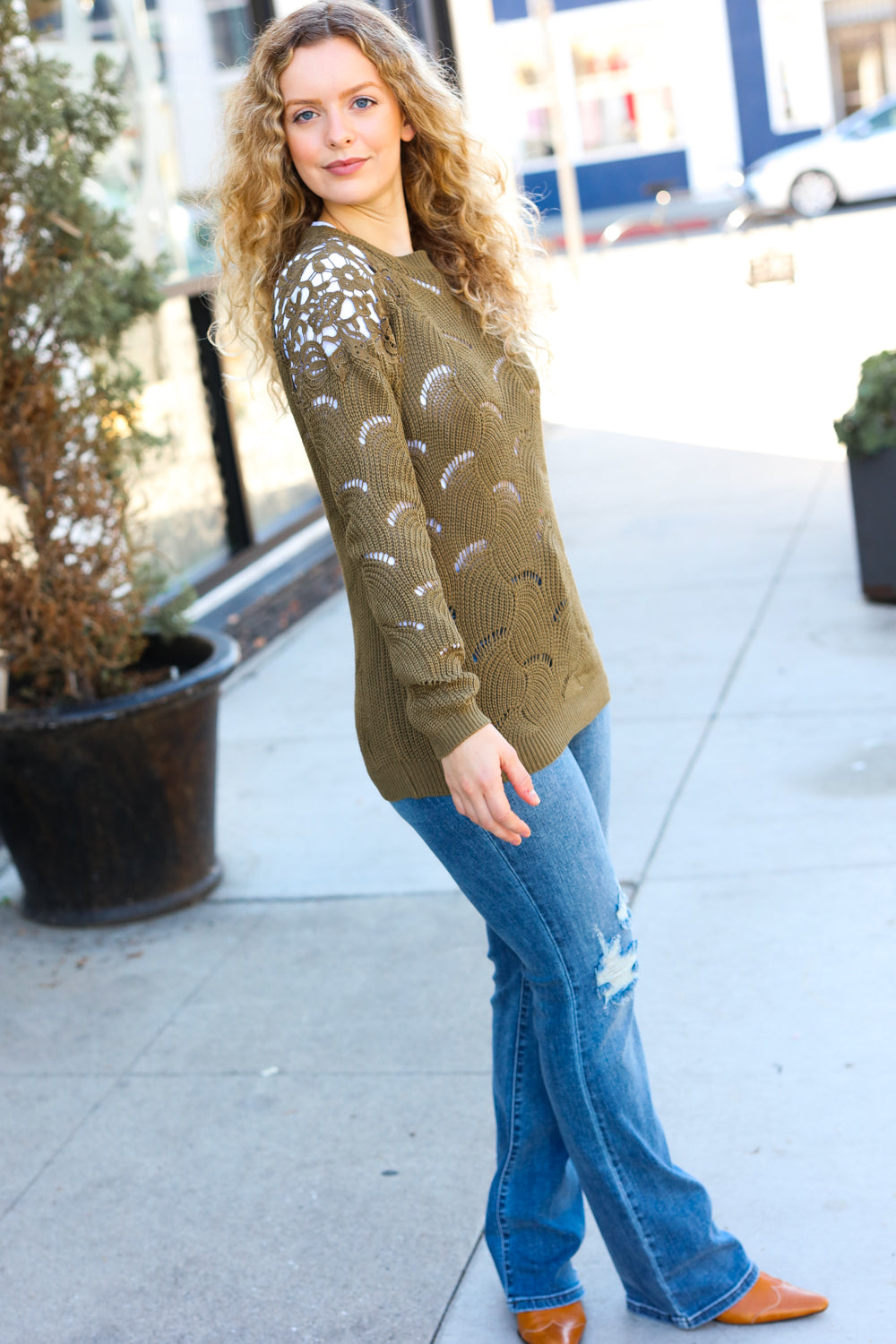 Apolonia | Casual, chic olive green knitted sweater with pointelle lace and shoulder neckline