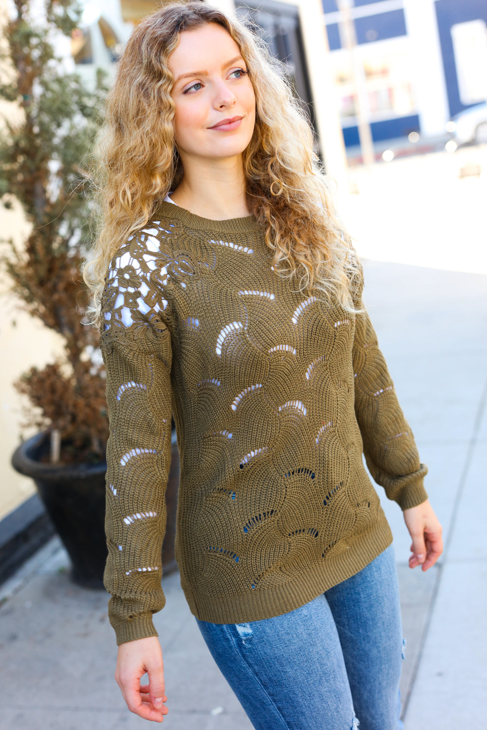 Apolonia | Casual, chic olive green knitted sweater with pointelle lace and shoulder neckline