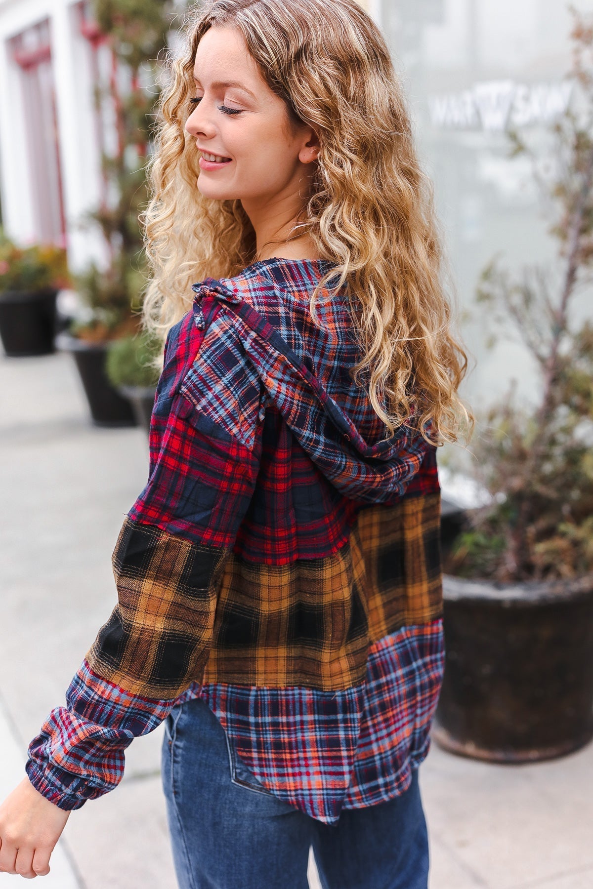 Brígida | Holiday-ready red and mustard check flannel hoodie with a notched neckline