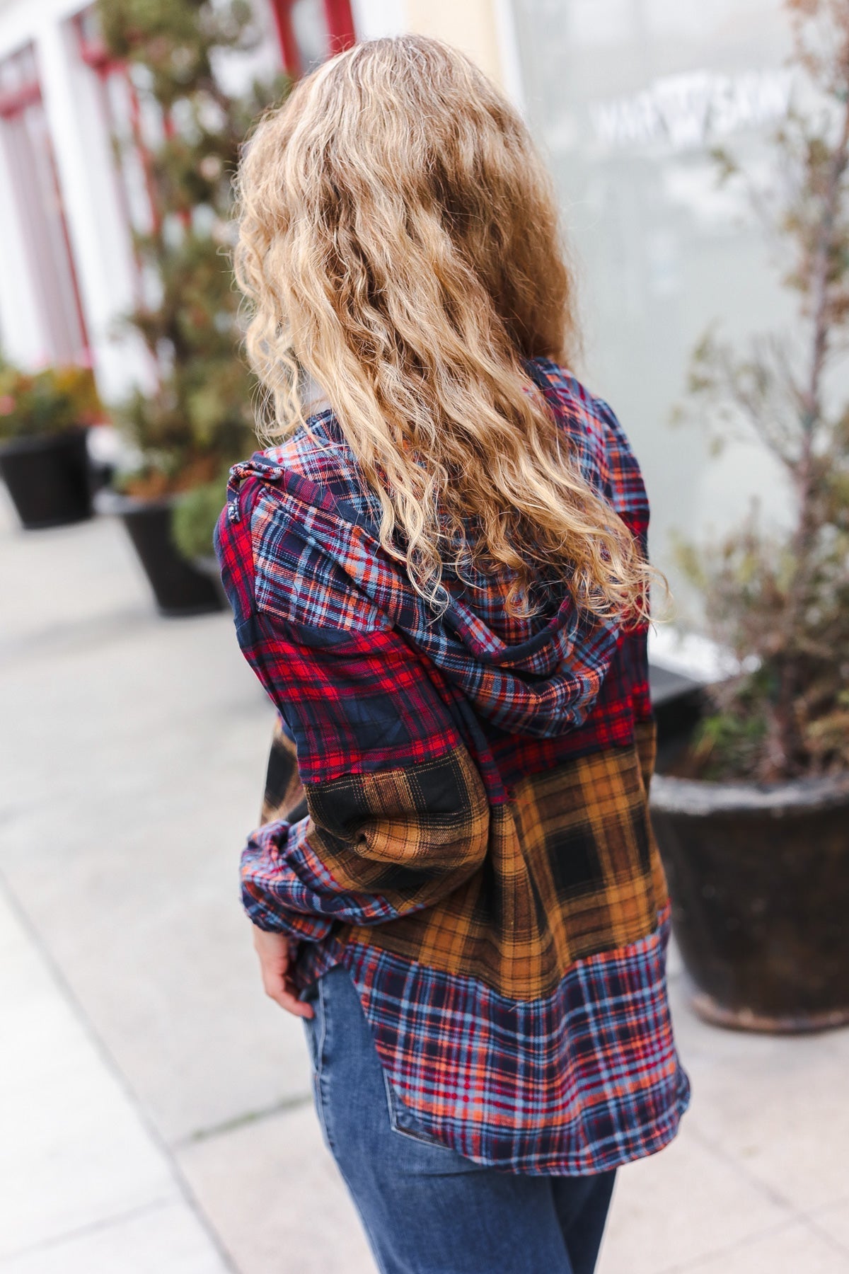 Brígida | Holiday-ready red and mustard check flannel hoodie with a notched neckline