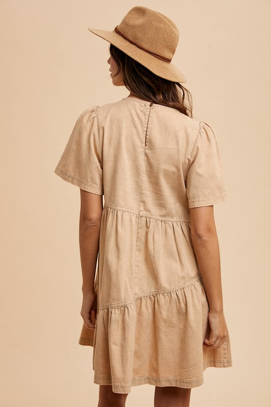 Adeline® | Short-sleeved denim dress with a round neckline and a mineral wash