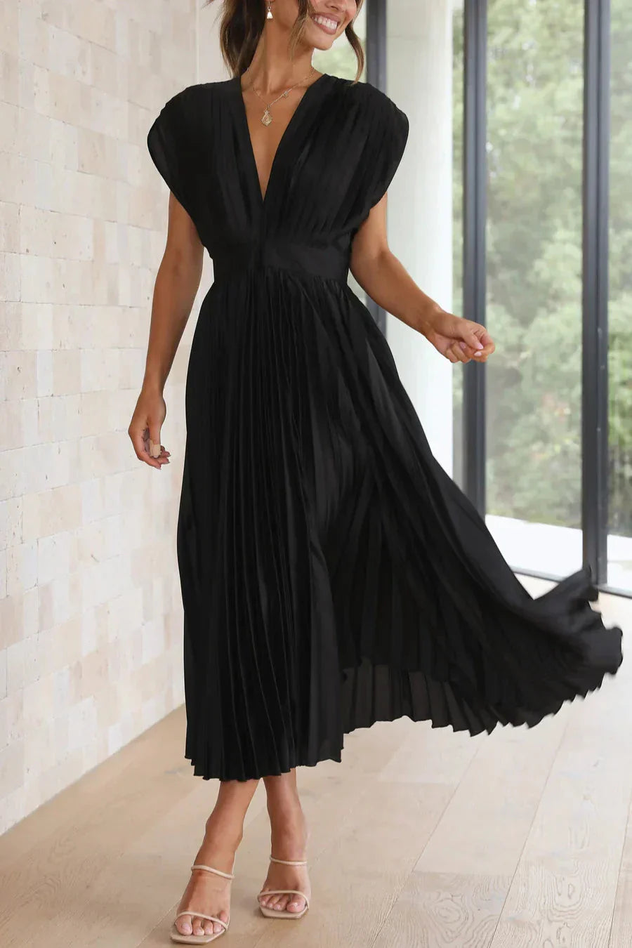 Cristina® | Dress Pleated V-neck midi dress