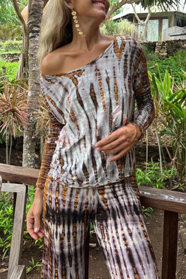Amalia® | Loose stretch top with tie-dye print on the back and cross necklines