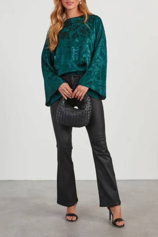 Eliana® | Embossed top with wide sleeves
