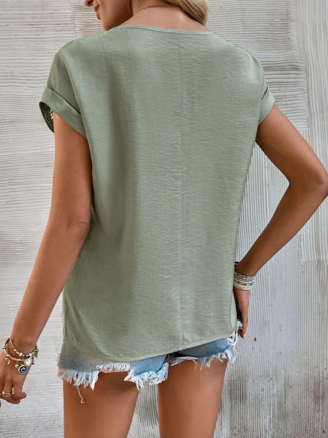 Ambar® | Short-sleeved top with a crew neck and cutout