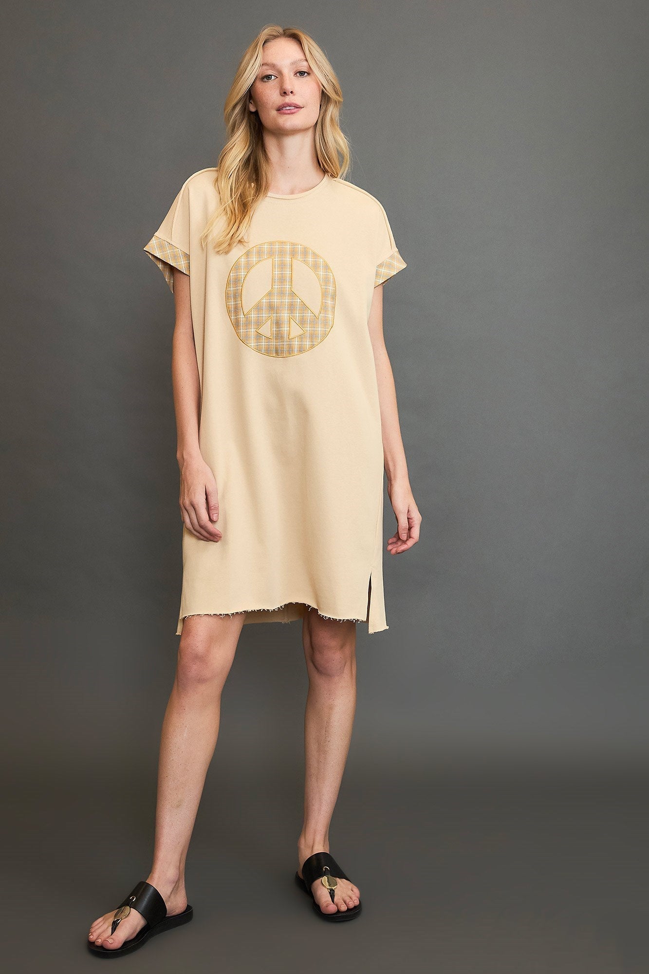Angelica® | Short-sleeved mini dress with peace plaid appliqué