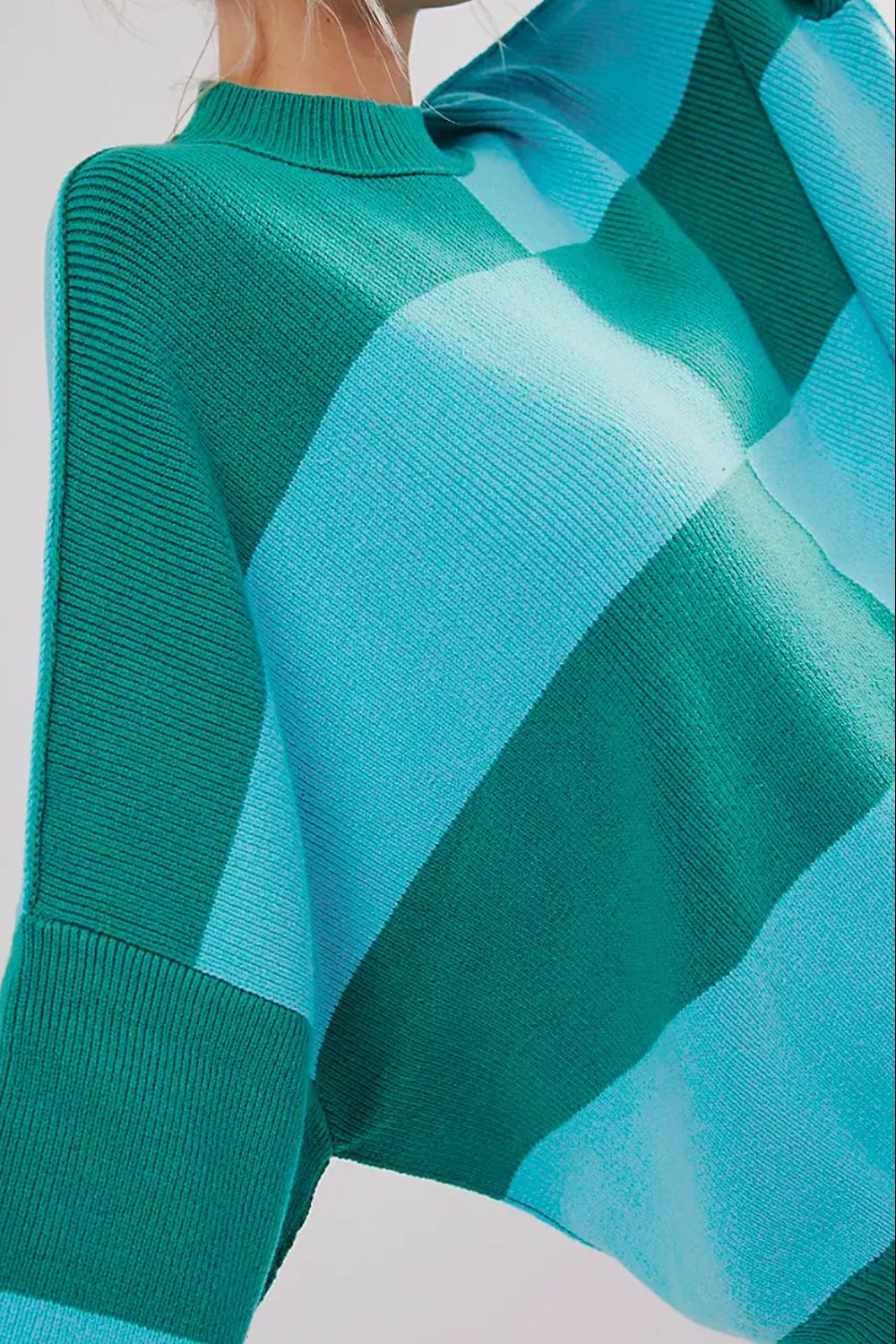 Bruna® | Color block sweater with a crew neck and long sleeves