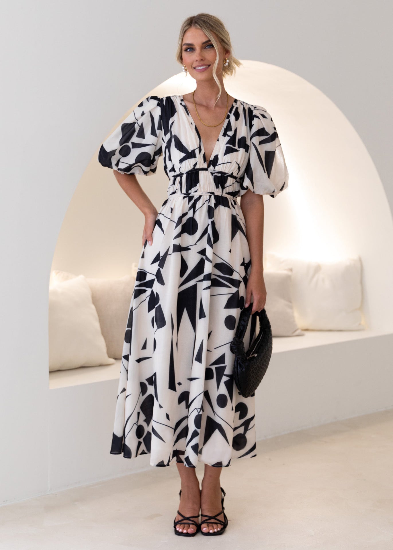 Dolores® | Ysa long dress with V-neck and puff sleeves