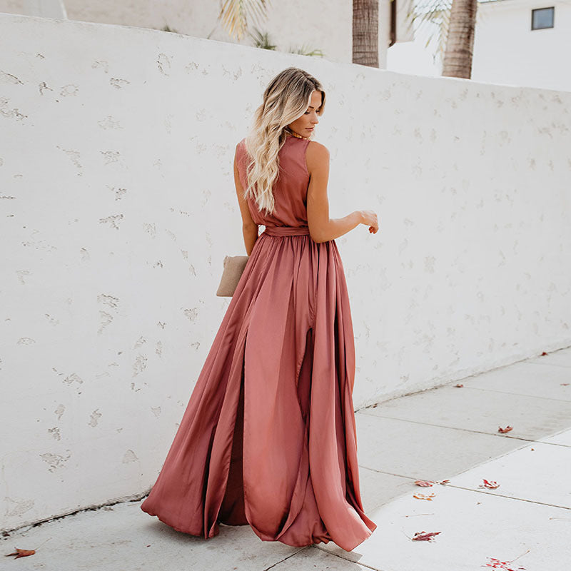 Cristina® | Exquisite sleeveless fashion long dress with neckline