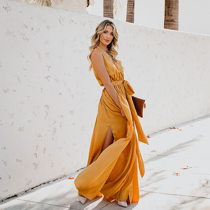 Cristina® | Exquisite sleeveless fashion long dress with neckline