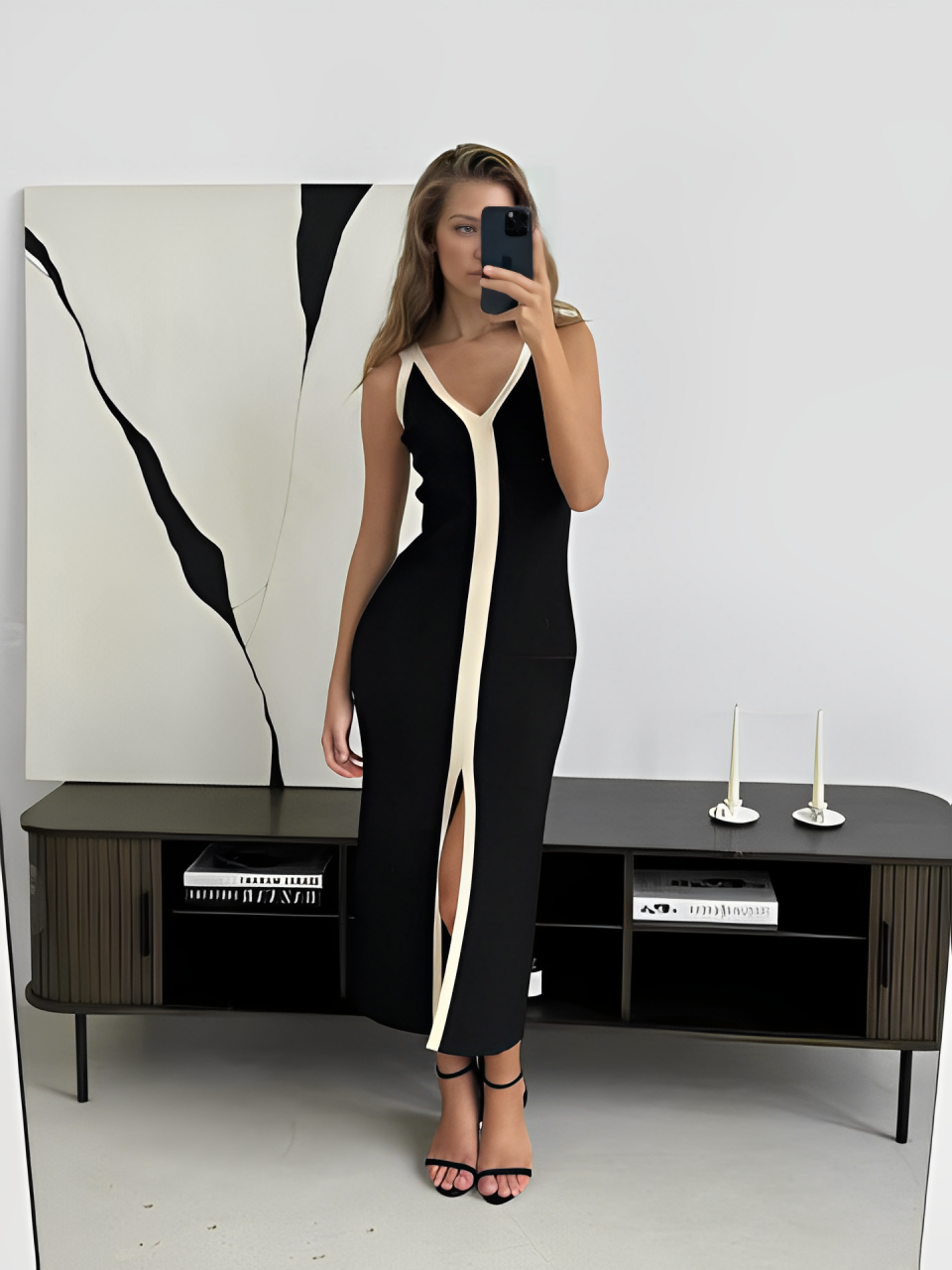 Alma® | V-neck dress
