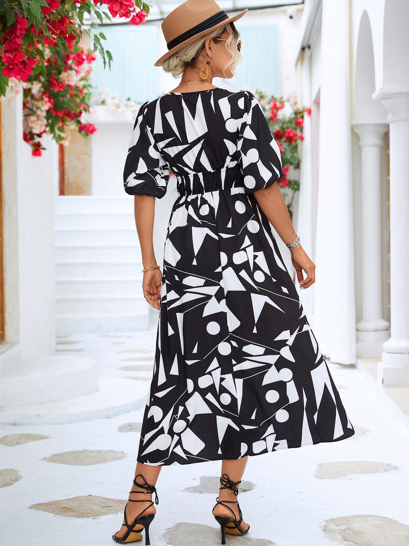 Cinthia® | Dress with geometric print and V-neck