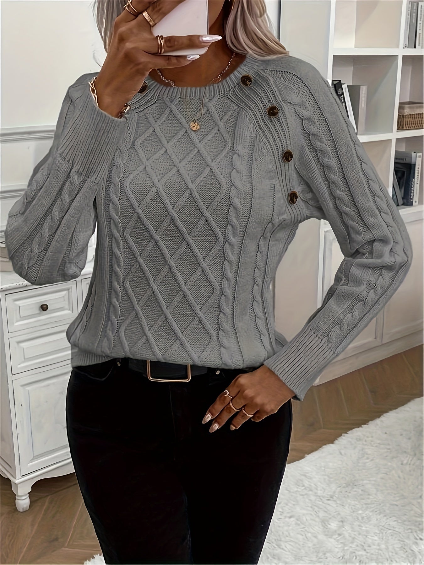 Annelie® | Single-breasted cable-knit sweater with a crew neck