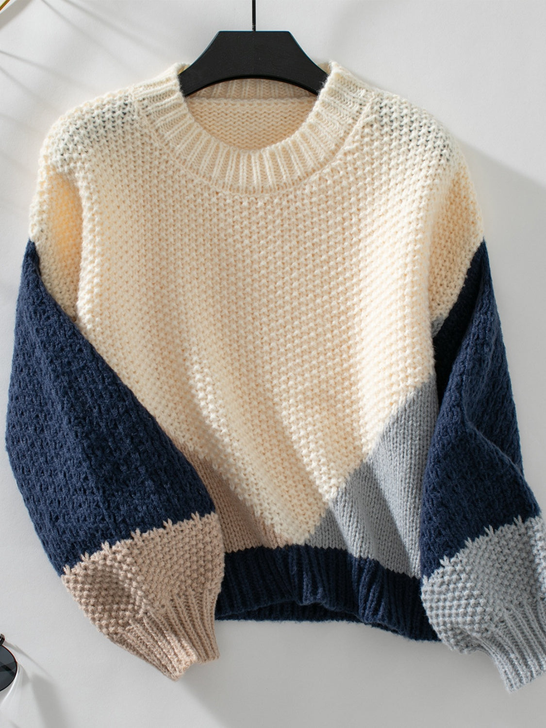 Diana® | Color block sweater with a crew neck and dropped shoulders