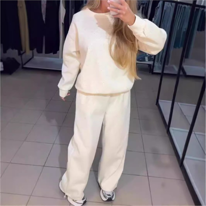 Clara® | Chic glittery jogger set for women