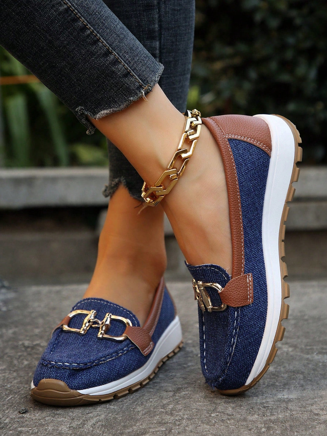Women’s Loafers – Suede – Flat Sole – Buckle Detail – Classic Fit