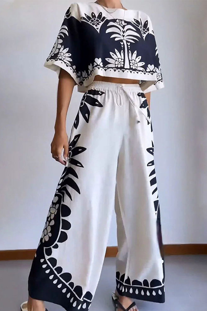 Cleo® | Casual two-piece, short-sleeved two-piece suit with floral frenulum and O-neck