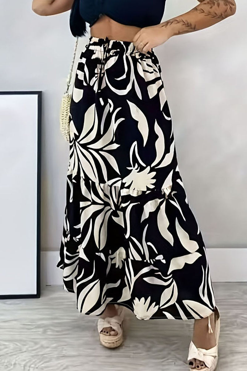 Claudia® | Elegant, loose, floral frenulum type A trousers with an all-over print