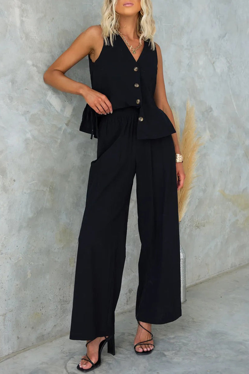 Carolina® | Casual solid color sleeveless two-piece suit with frenulum buttons and V-neck