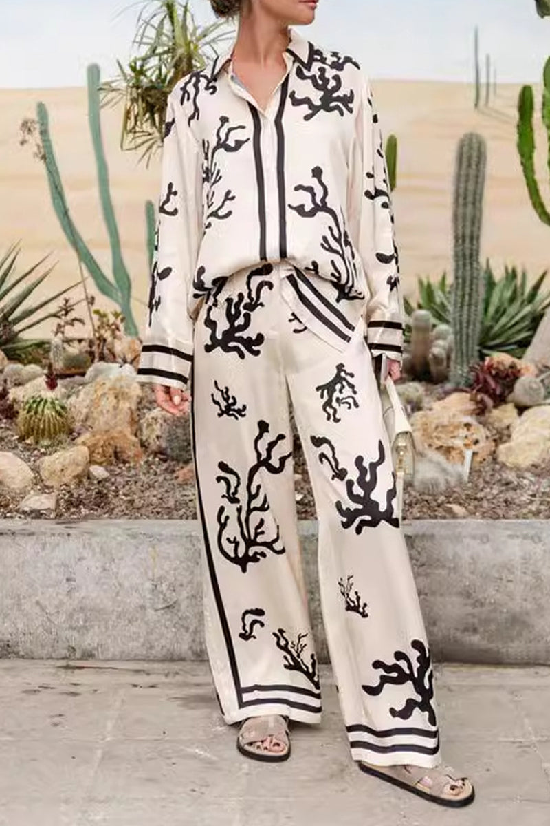 Anne® | Casual holiday two-piece suit with a geometric print, turn-down collar and long sleeves