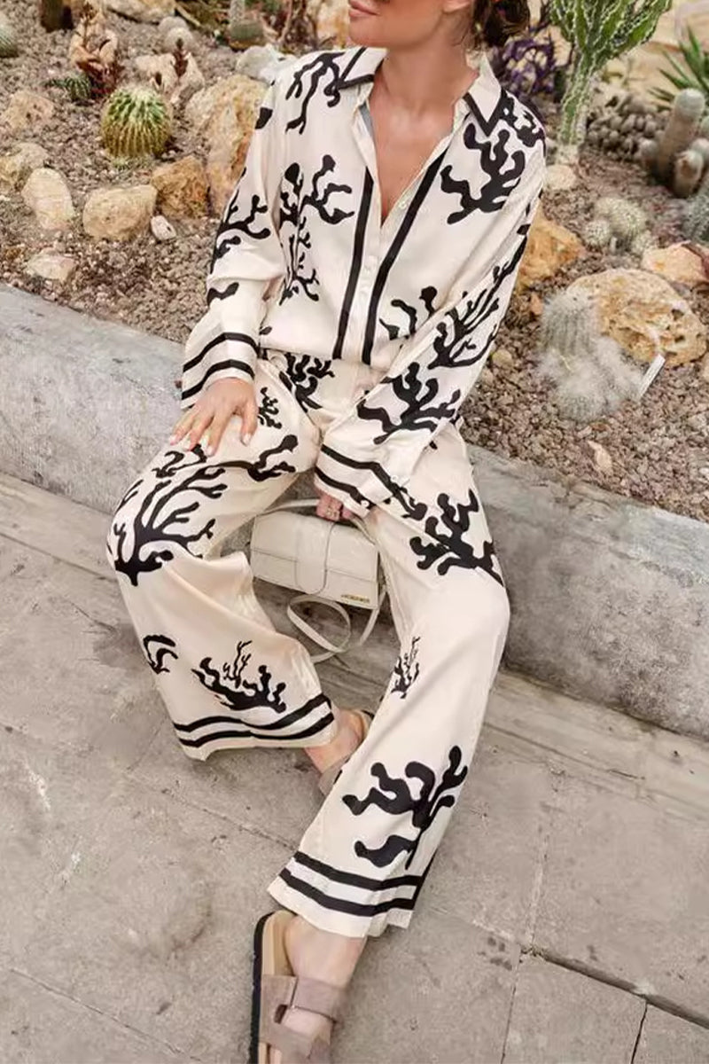Anne® | Casual holiday two-piece suit with a geometric print, turn-down collar and long sleeves