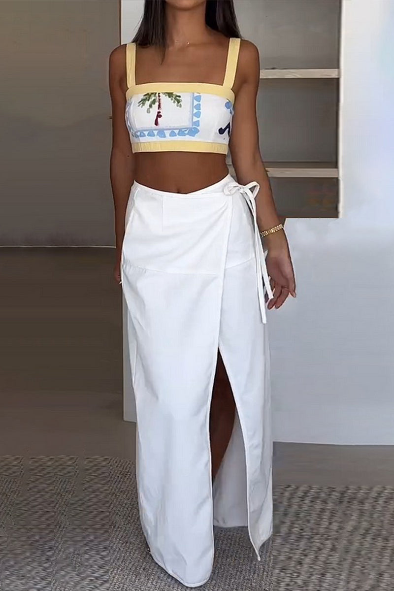Ella® | Casual sleeveless two-piece suit with a holiday plant print, lace-up fastening, slit and square neckline