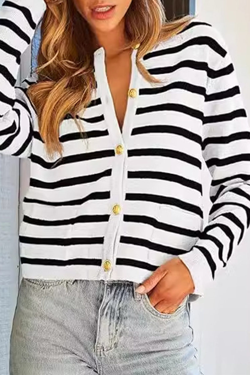 Bodil® | Casual everyday outerwear with stripes and buttons and O-neck